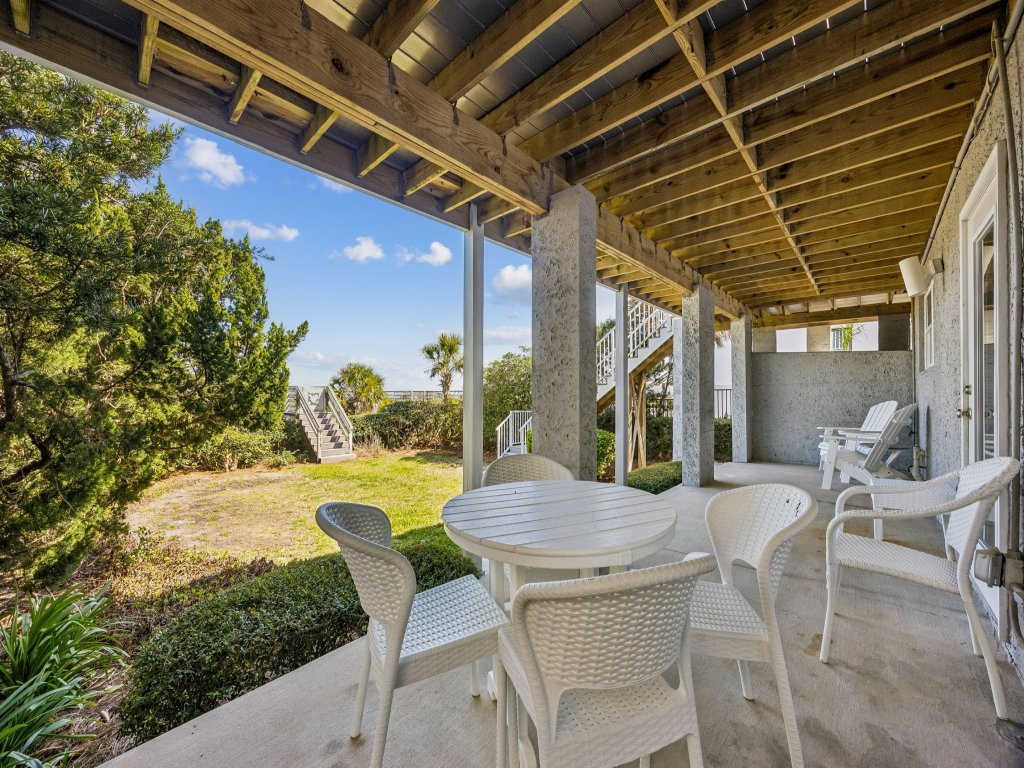 Dog Friendly Ground Level Duplex Vacation Rental in Fernandina Beach - RedAwning