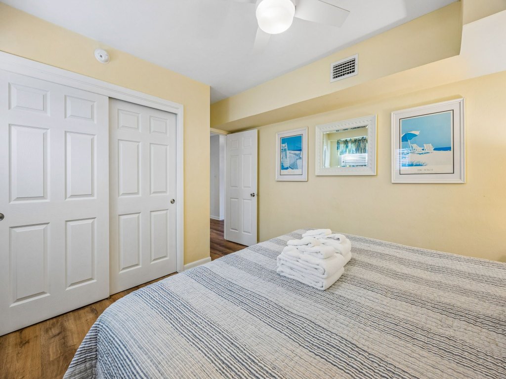 Dog Friendly Ground Level Duplex Vacation Rental in Fernandina Beach - RedAwning