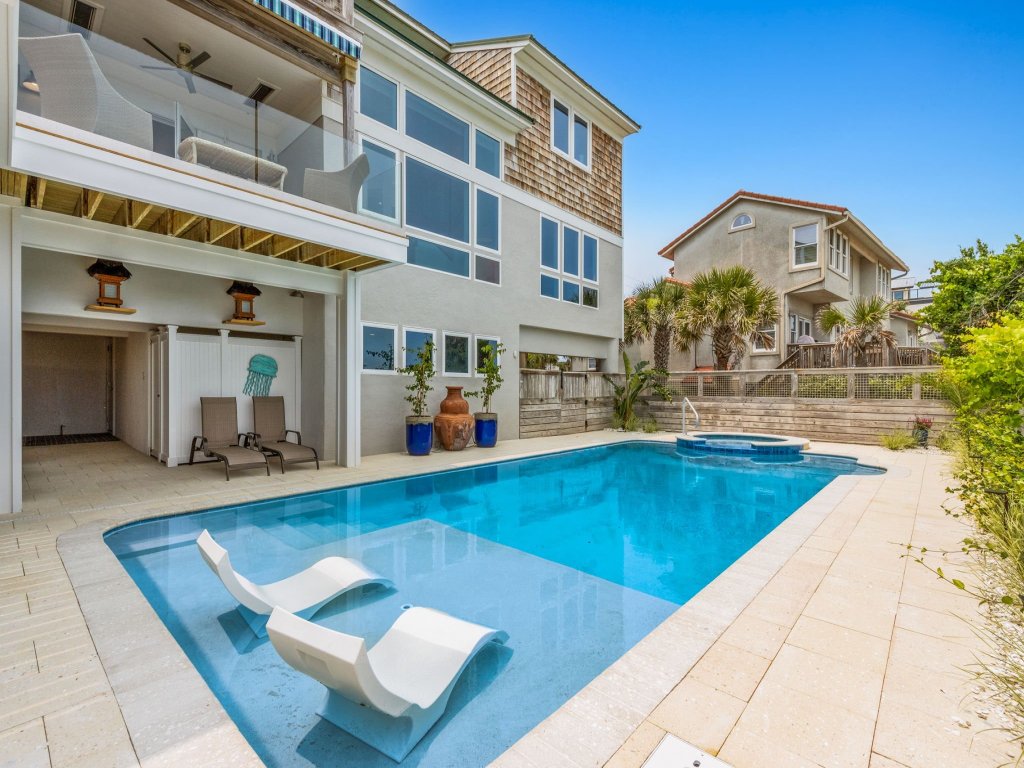 Multi-level Seaside Residence Vacation Rental in Fernandina Beach - RedAwning