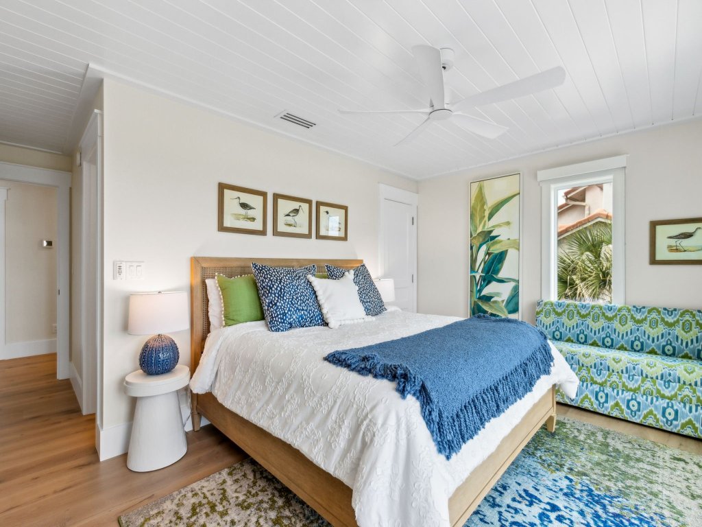 Multi-level Seaside Residence Vacation Rental in Fernandina Beach - RedAwning