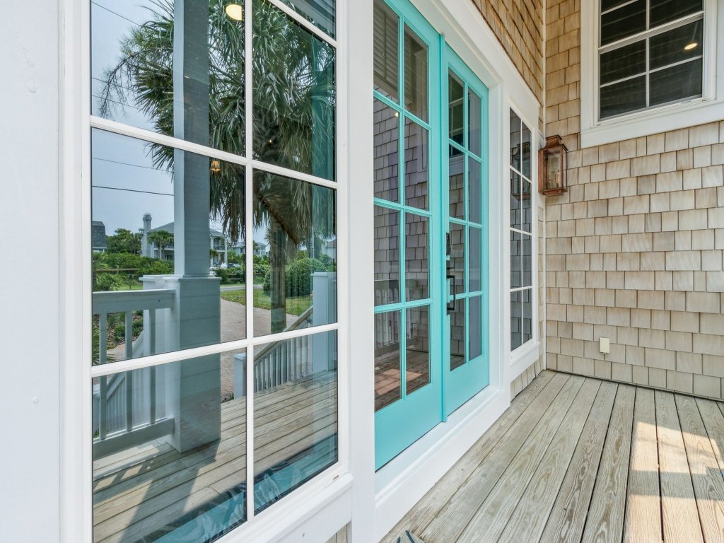 Multi-level Seaside Residence Vacation Rental in Fernandina Beach - RedAwning