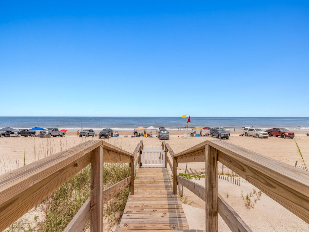Multi-level Seaside Residence Vacation Rental in Fernandina Beach - RedAwning