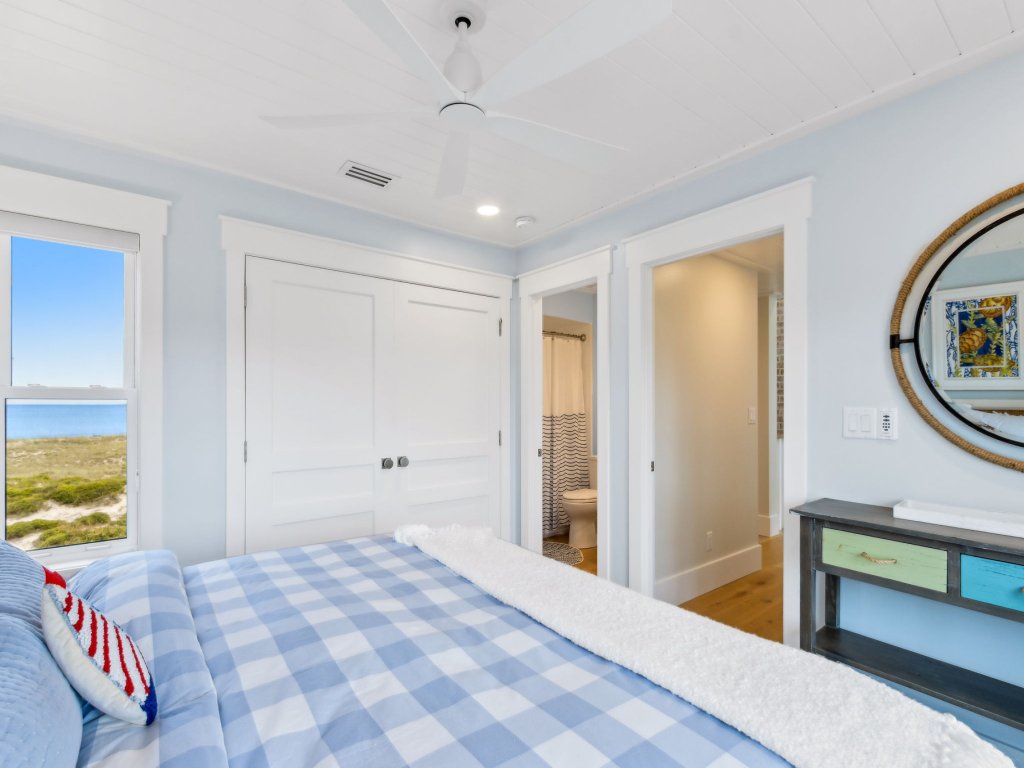 Multi-level Seaside Residence Vacation Rental in Fernandina Beach - RedAwning