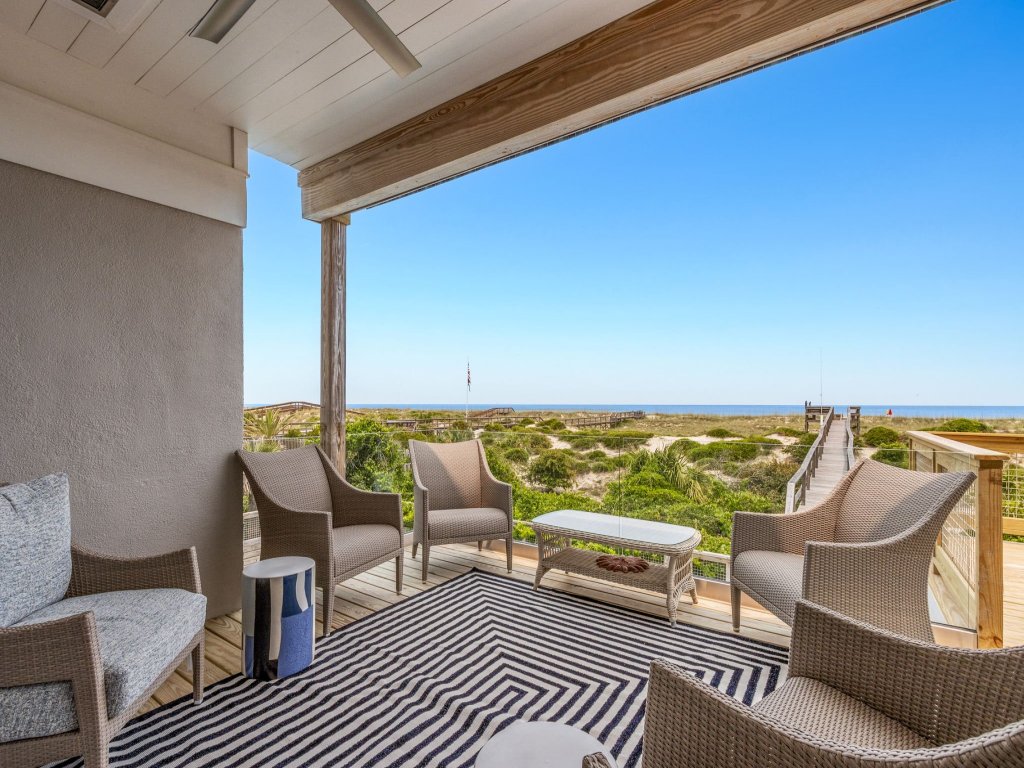 Multi-level Seaside Residence Vacation Rental in Fernandina Beach - RedAwning