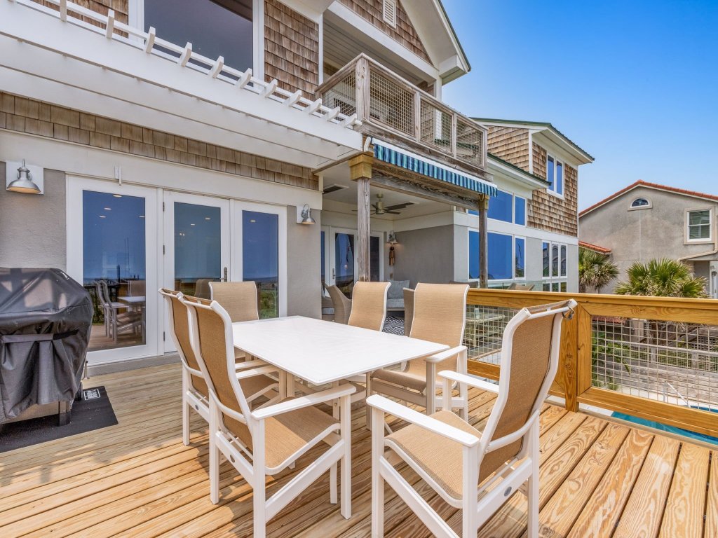 Multi-level Seaside Residence Vacation Rental in Fernandina Beach - RedAwning