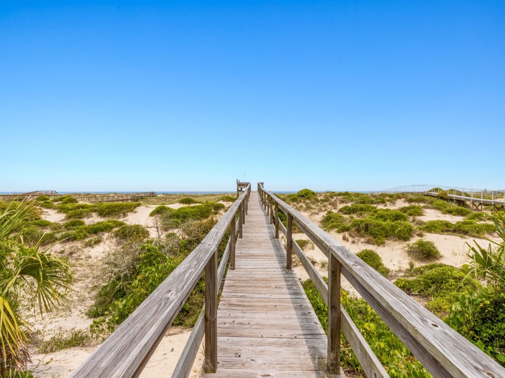 Multi-level Seaside Residence Vacation Rental in Fernandina Beach - RedAwning
