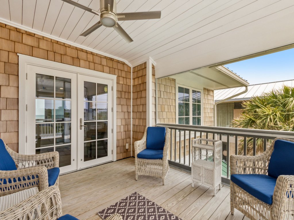 Multi-level Seaside Residence Vacation Rental in Fernandina Beach - RedAwning