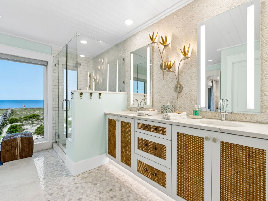 Multi-level Seaside Residence Vacation Rental in Fernandina Beach - RedAwning
