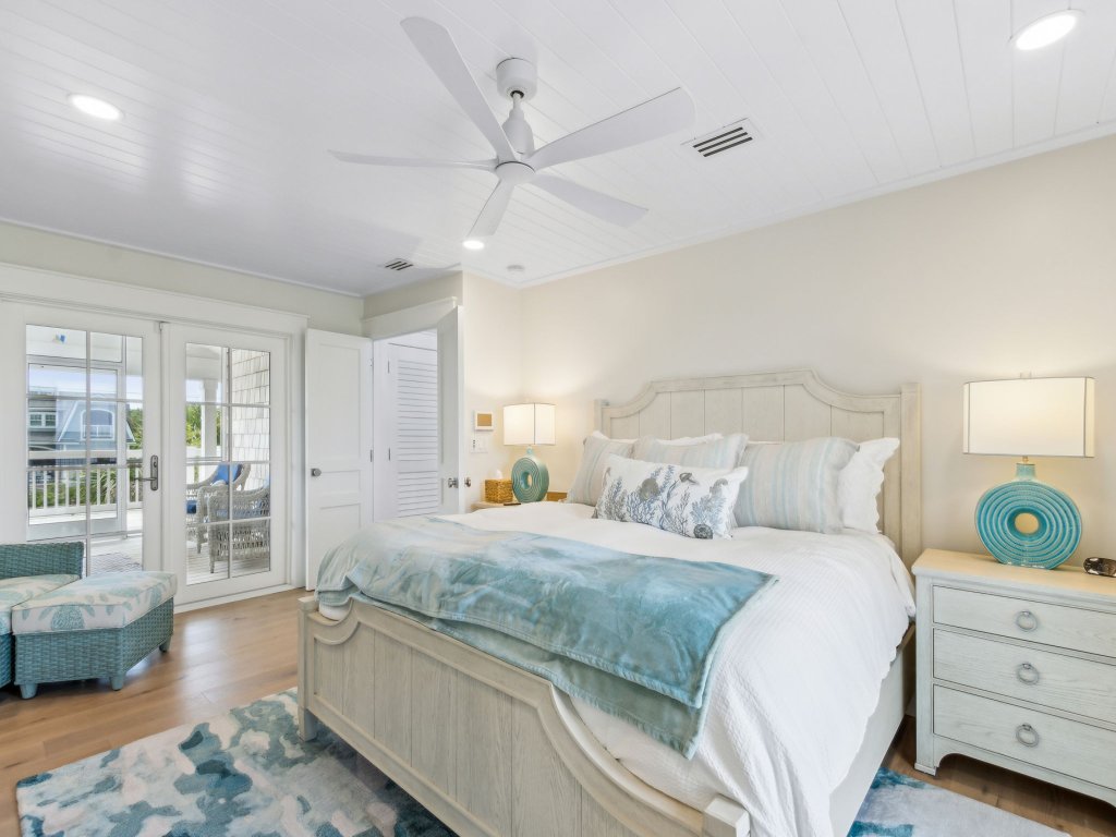 Multi-level Seaside Residence Vacation Rental in Fernandina Beach - RedAwning