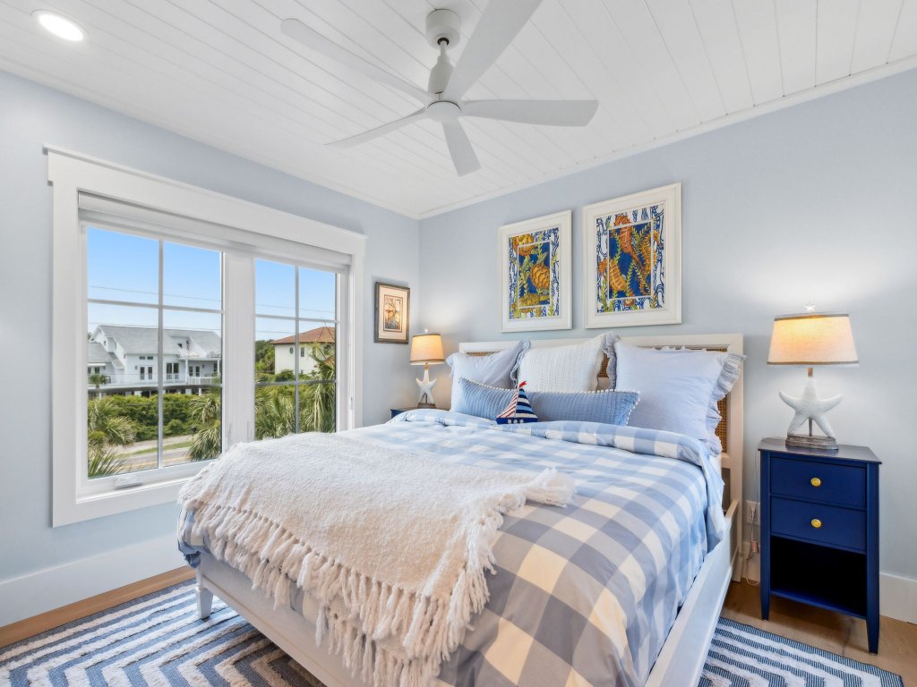 Multi-level Seaside Residence Vacation Rental in Fernandina Beach - RedAwning