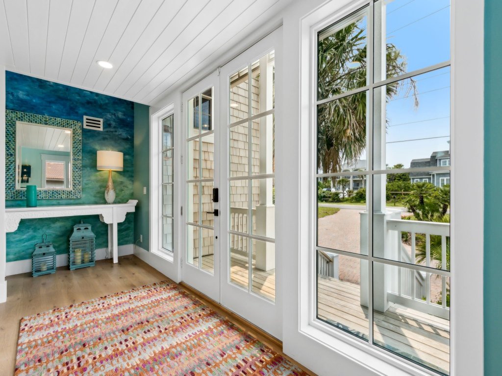 Multi-level Seaside Residence Vacation Rental in Fernandina Beach - RedAwning