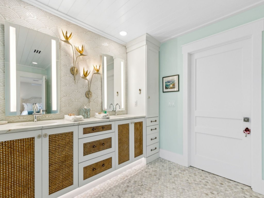 Multi-level Seaside Residence Vacation Rental in Fernandina Beach - RedAwning