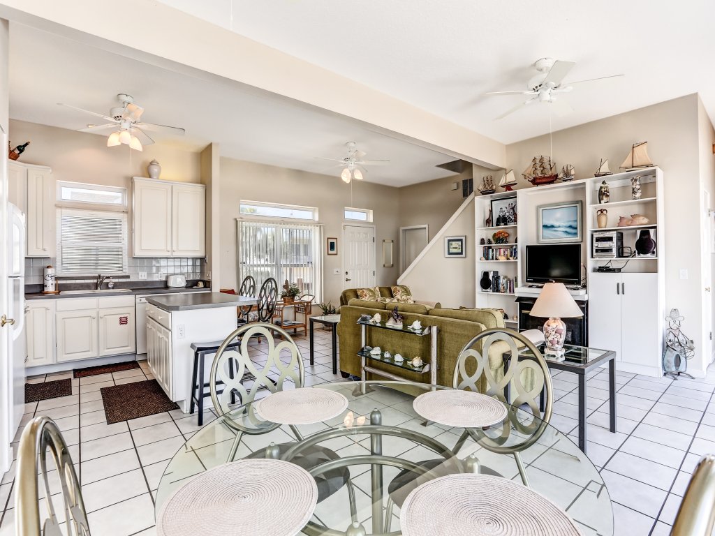 812 S Fletcher Ave Vacation Rental in Fernandina Beach - RedAwning