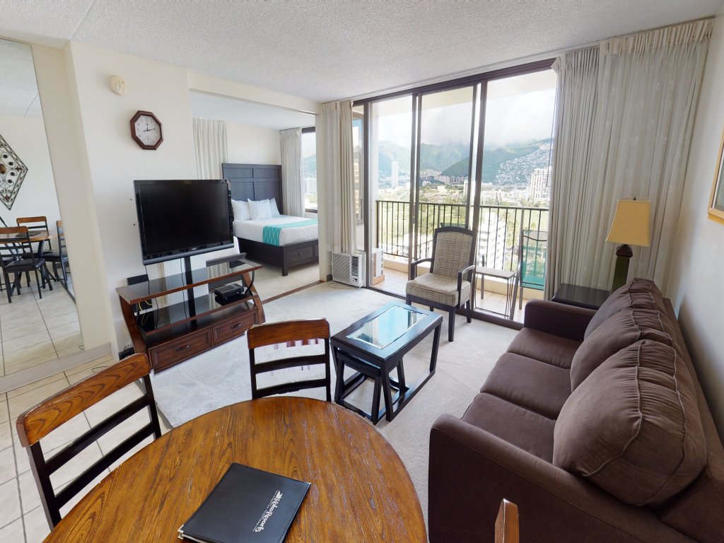 Updated 22nd Floor Waikiki Condo - Free parking & WiFi - Ideal for large family! Vacation Rental in Honolulu - RedAwning