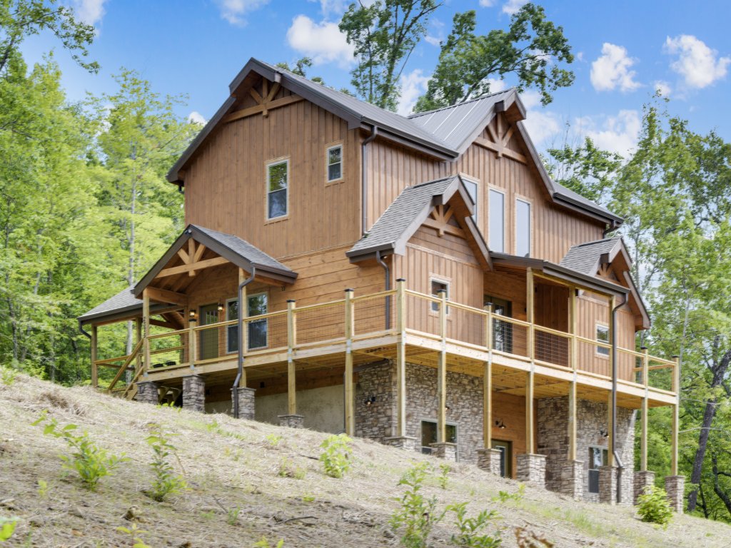 Stone Mountain Lodge Vacation Rental in Sevierville - RedAwning