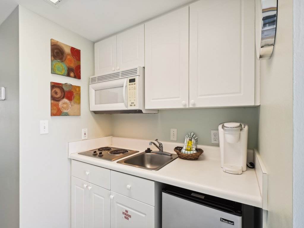 Seacrest 715A is an efficiency on the Gulf side of Okaloosa Island Vacation Rental in Fort Walton Beach - RedAwning