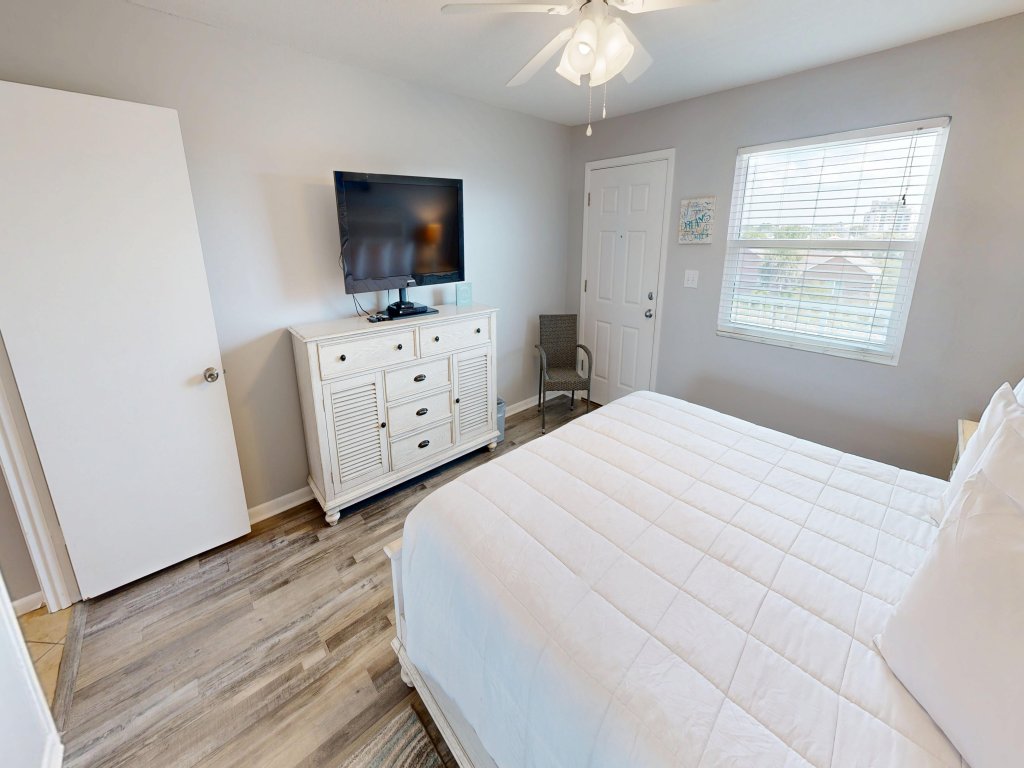 Venus 306 is a 3 BR steps to Pool with easy beach access - sleeps 9 Vacation Rental in Fort Walton Beach - RedAwning