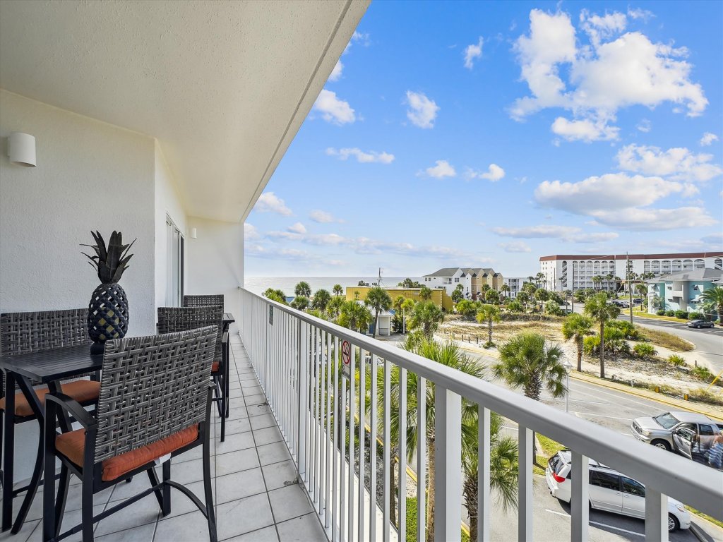 Seacrest 407 is a 2 BR Gulf front on Okaloosa Island Vacation Rental in Fort Walton Beach - RedAwning