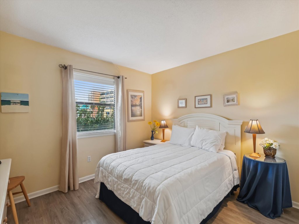 Venus 219 - 2nd Floor 1 BR on Okaloosa Island with easy beach access Vacation Rental in Fort Walton Beach - RedAwning