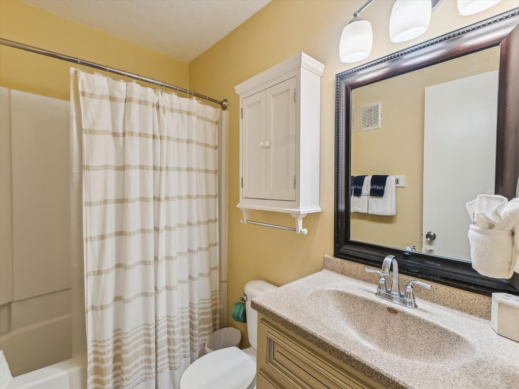 Venus 219 - 2nd Floor 1 BR on Okaloosa Island with easy beach access Vacation Rental in Fort Walton Beach - RedAwning