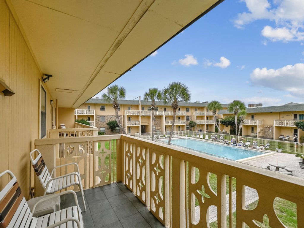 Venus 219 - 2nd Floor 1 BR on Okaloosa Island with easy beach access Vacation Rental in Fort Walton Beach - RedAwning
