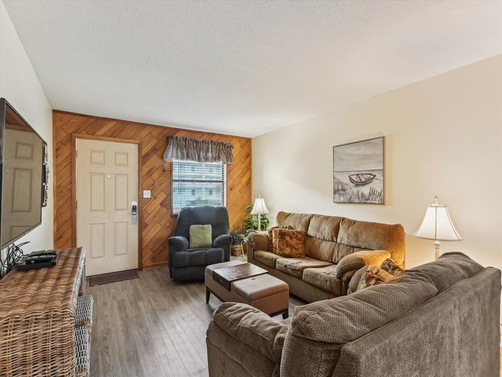 Venus 219 - 2nd Floor 1 BR on Okaloosa Island with easy beach access Vacation Rental in Fort Walton Beach - RedAwning