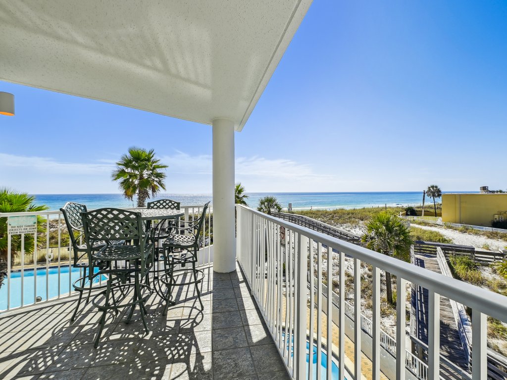 Seacrest 301A is a Gulf Front efficiency unit on Okaloosa Island Vacation Rental in Fort Walton Beach - RedAwning