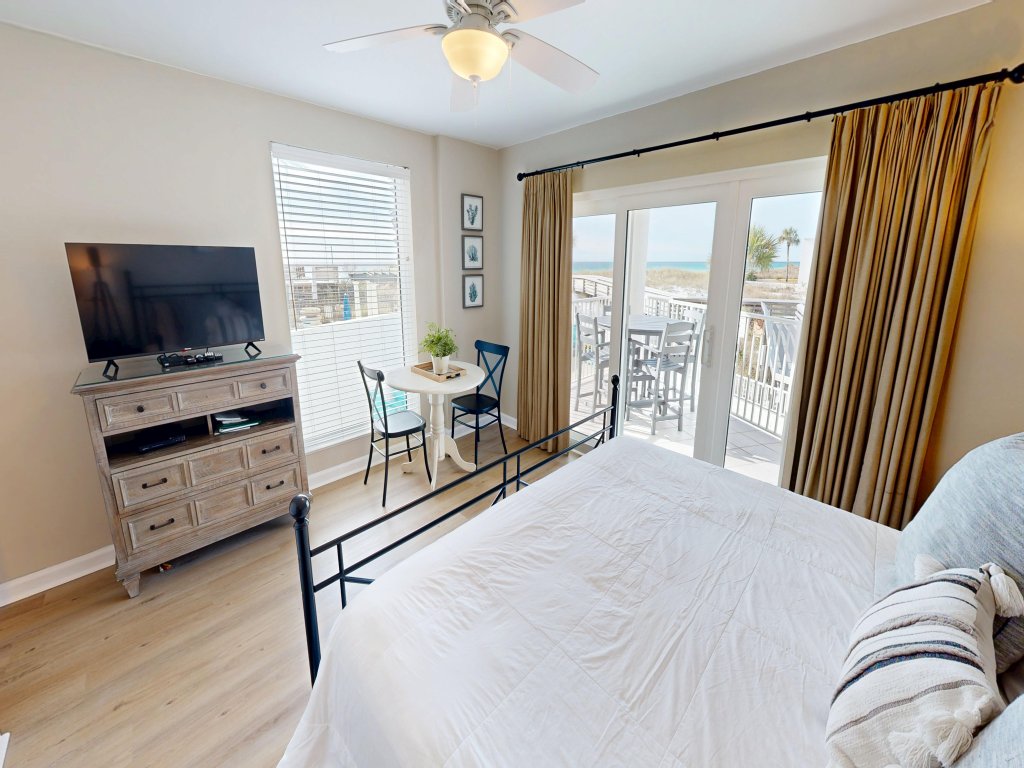 Seacrest 201A is a Studio w/Kitchenette on the Gulf Vacation Rental in Fort Walton Beach - RedAwning