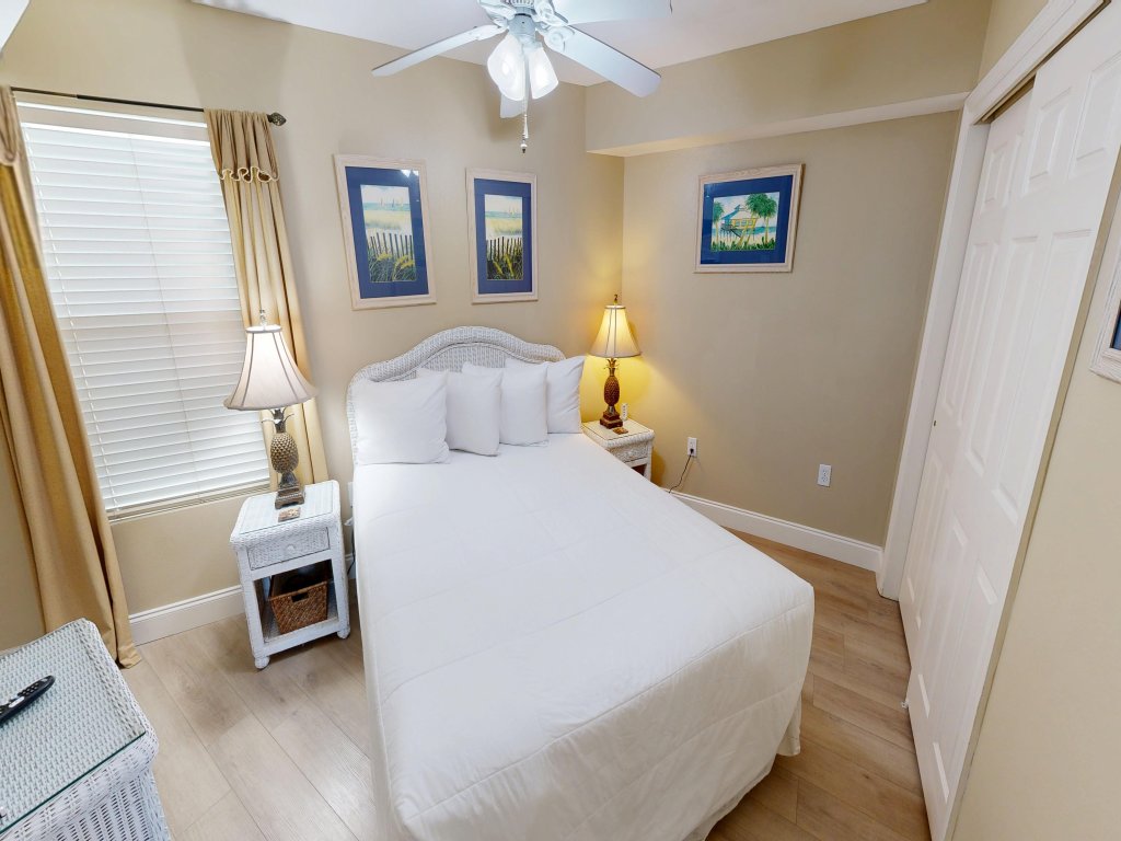 Seacrest 210 is a 2 BR on Gulf side of Okaloosa Island Vacation Rental in Fort Walton Beach - RedAwning