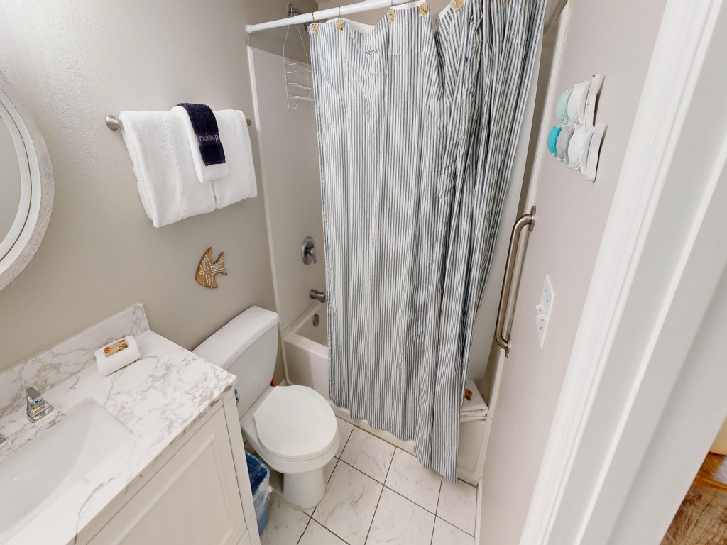 Seacrest 413 is a 2 BR Gulfside on Okaloosa Island Vacation Rental in Fort Walton Beach - RedAwning
