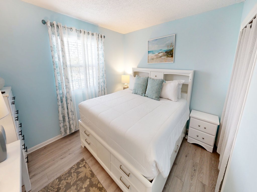 Venus 308 overlooking pool Easy Beach Access Vacation Rental in Fort Walton Beach - RedAwning