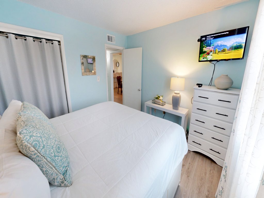 Venus 308 overlooking pool Easy Beach Access Vacation Rental in Fort Walton Beach - RedAwning
