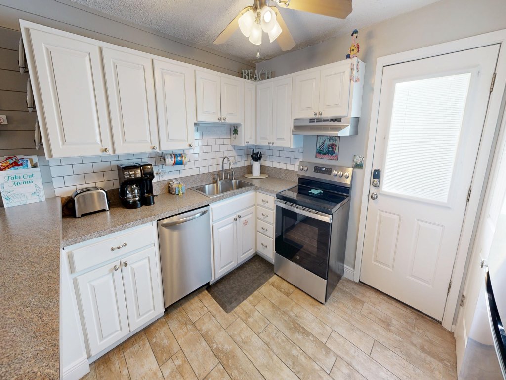Venus 112 - Ground Floor 2 BR easy access to the beach and pool Vacation Rental in Fort Walton Beach - RedAwning