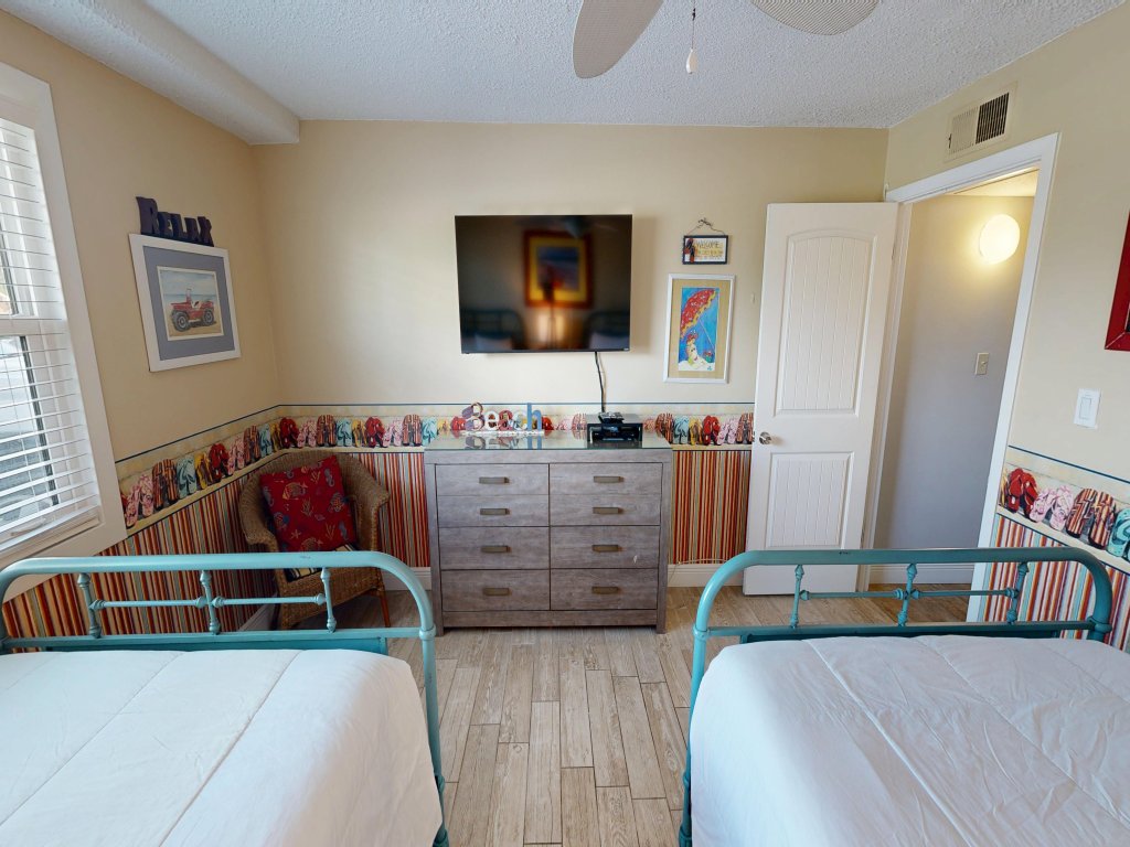 Venus 112 - Ground Floor 2 BR easy access to the beach and pool Vacation Rental in Fort Walton Beach - RedAwning