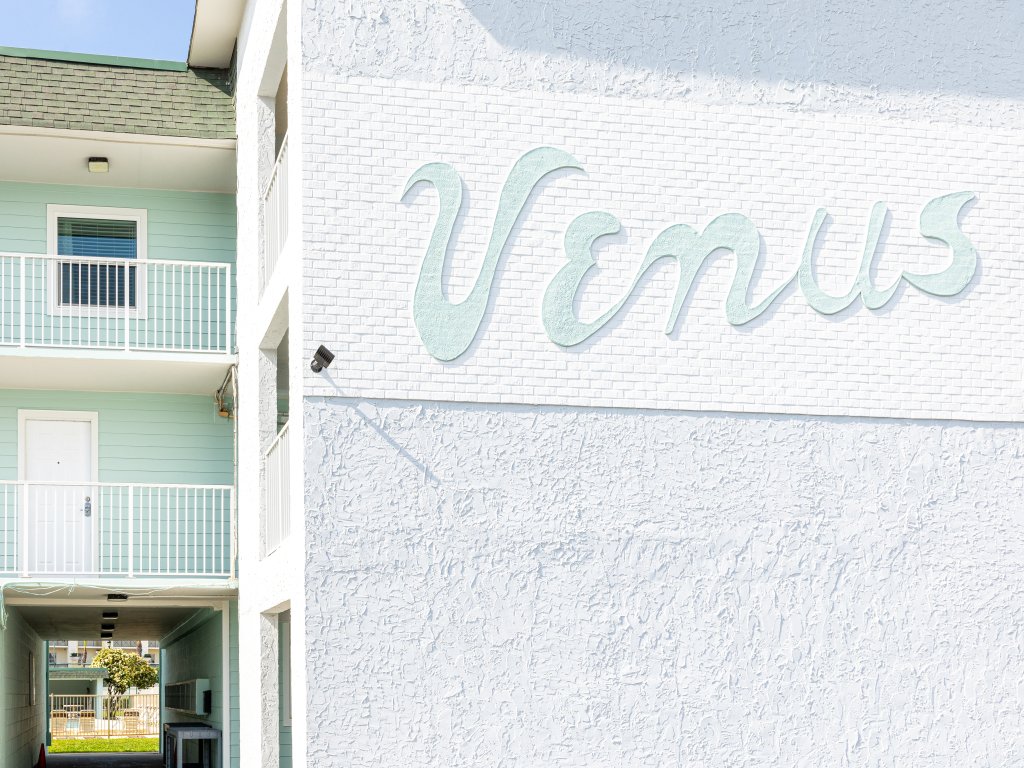 Venus 112 - Ground Floor 2 BR easy access to the beach and pool Vacation Rental in Fort Walton Beach - RedAwning