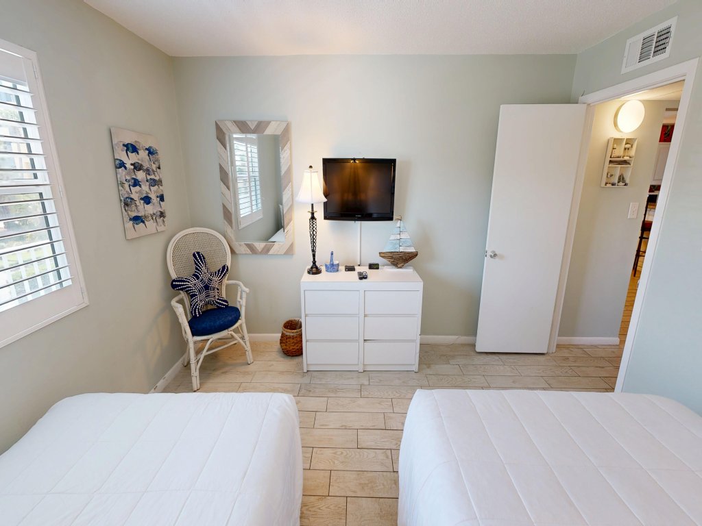 Venus 201 - 2nd Floor 2 BR Sleeps with Gulf Access on Okaloosa Island Vacation Rental in Fort Walton Beach - RedAwning