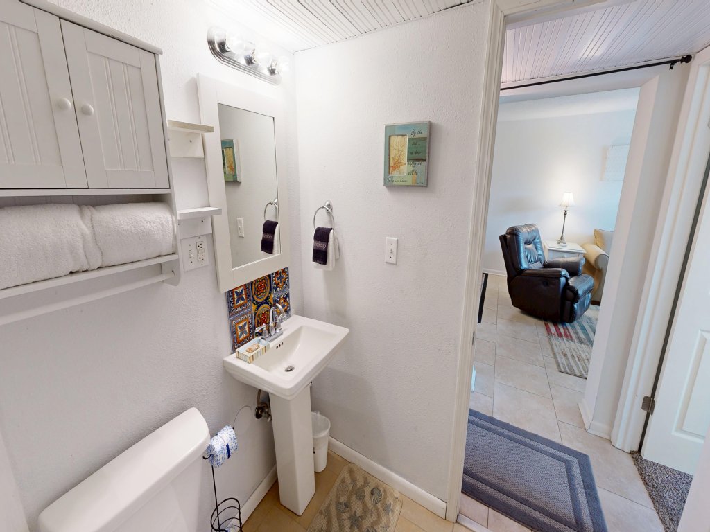 Steps to the Pool 1 Bedroom Sleeps 4 Vacation Rental in Fort Walton Beach - RedAwning