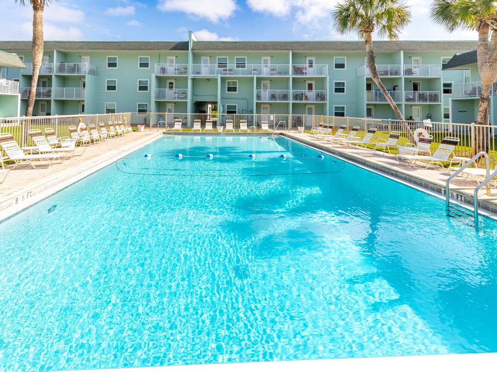 Steps to the Pool 1 Bedroom Sleeps 4 Vacation Rental in Fort Walton Beach - RedAwning