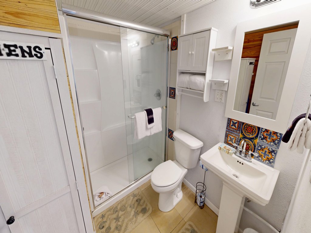 Steps to the Pool 1 Bedroom Sleeps 4 Vacation Rental in Fort Walton Beach - RedAwning