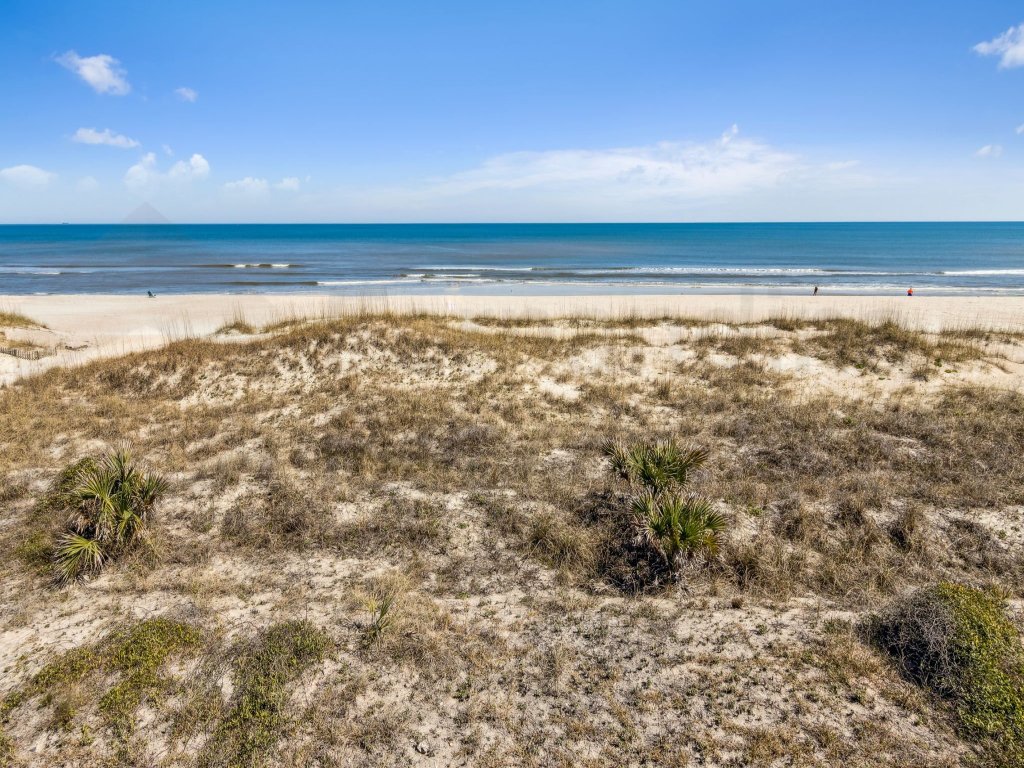 Brilliantly Decorated Condo for Your Perfect Beach Escape Vacation Rental in Fernandina Beach - RedAwning