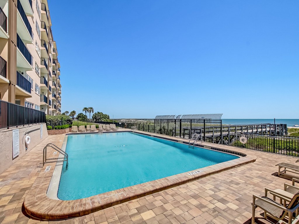 Redecorated Foreshore Condo with Spacious Balcony Vacation Rental in Fernandina Beach - RedAwning
