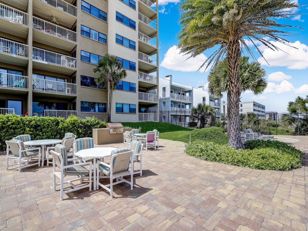 Tastefully Decorated Condo with Scenic Beach Views Vacation Rental in Fernandina Beach - RedAwning