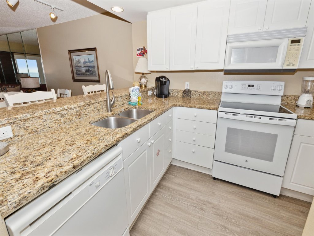Seacrest 604 is a 2 BR Gulf Front on Okaloosa Island Vacation Rental in Fort Walton Beach - RedAwning