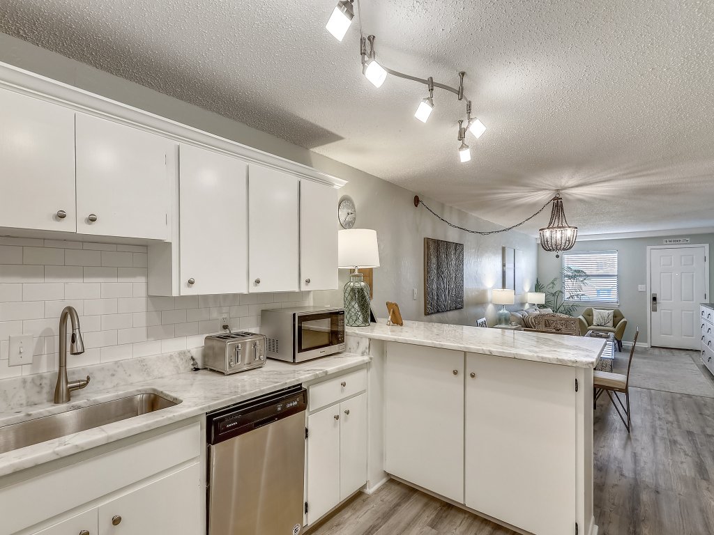 Venus 206 is a 1 BR on Okaloosa Island steps from the pool and easy beach access Vacation Rental in Fort Walton Beach - RedAwning