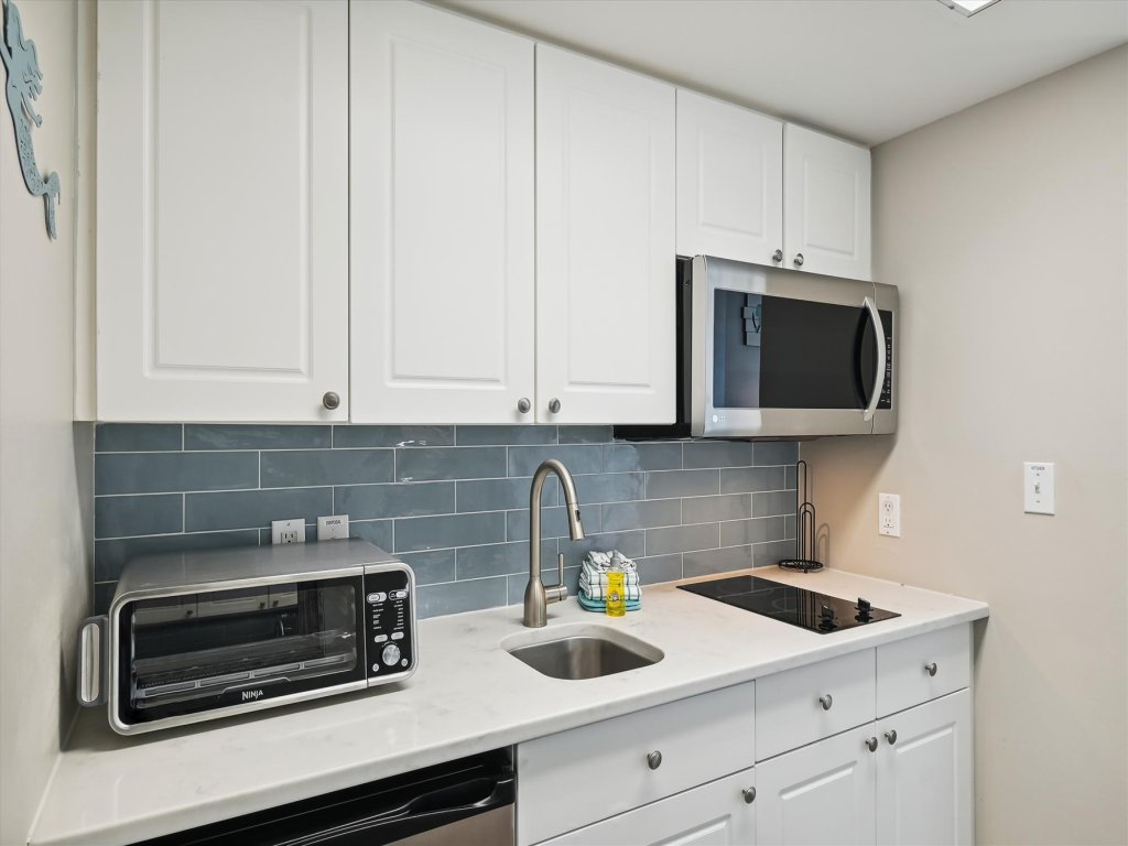 Seacrest 501A is a Gulf Front Efficiency on Okaloosa Island Vacation Rental in Fort Walton Beach - RedAwning