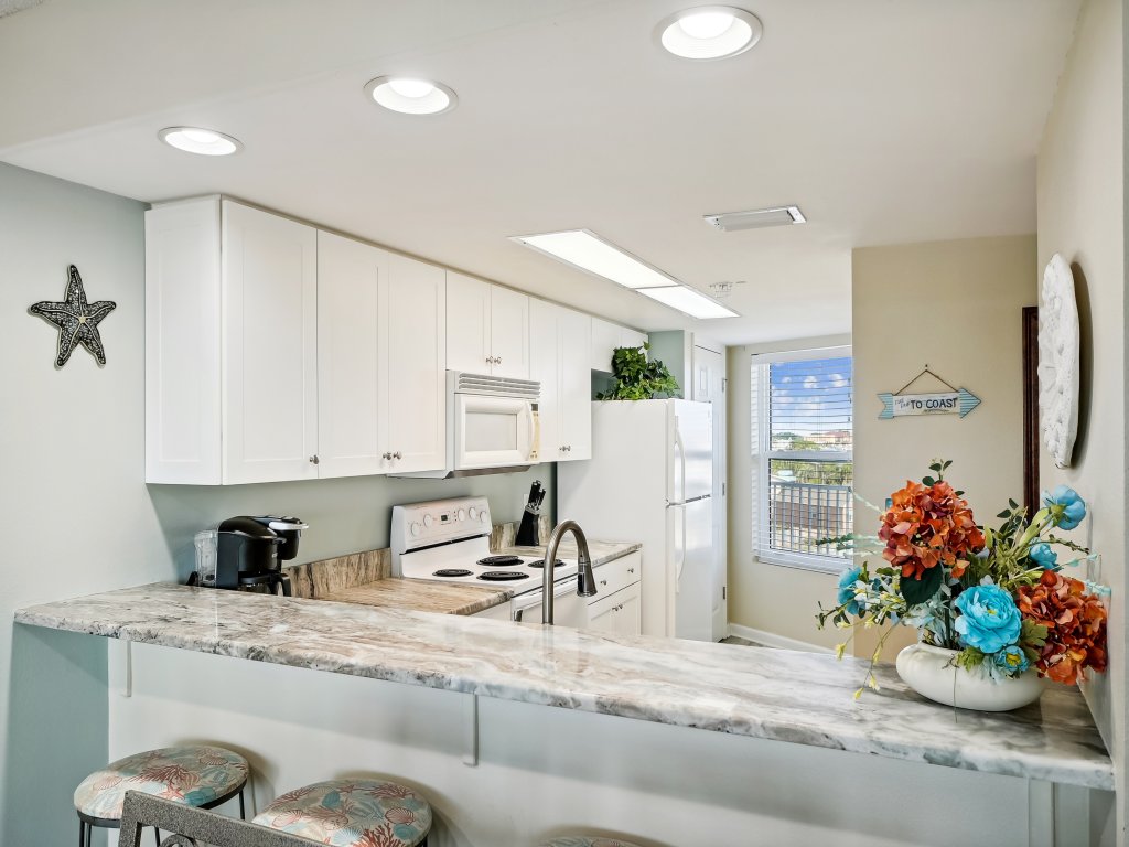 Seacrest 511 is a Gulf side 2 BR on Okaloosa Island Vacation Rental in Fort Walton Beach - RedAwning