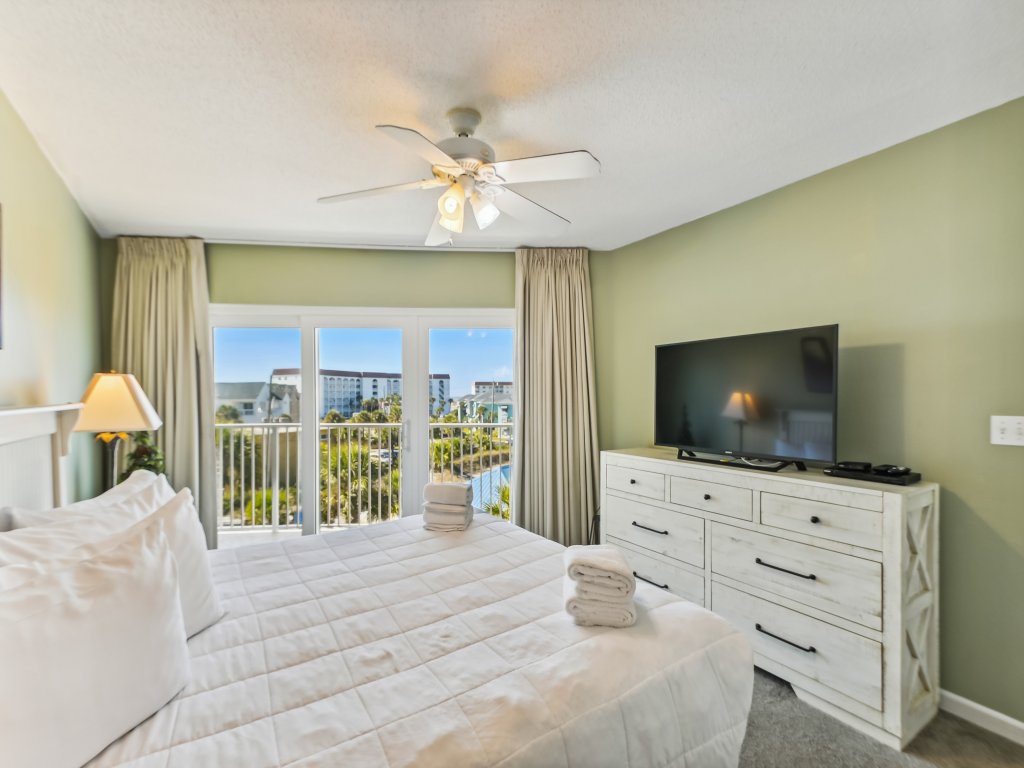 Seacrest 402 is a 2 BR Gulf Front on Okaloosa Island Vacation Rental in Fort Walton Beach - RedAwning