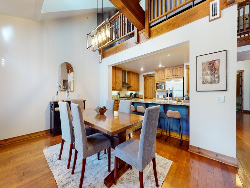 Snowcreek VI The Lodges 1130 Pet-Friendly, Beautiful and Spacious, Garage and Washer Dryer Vacation Rental in Mammoth Lakes - RedAwning