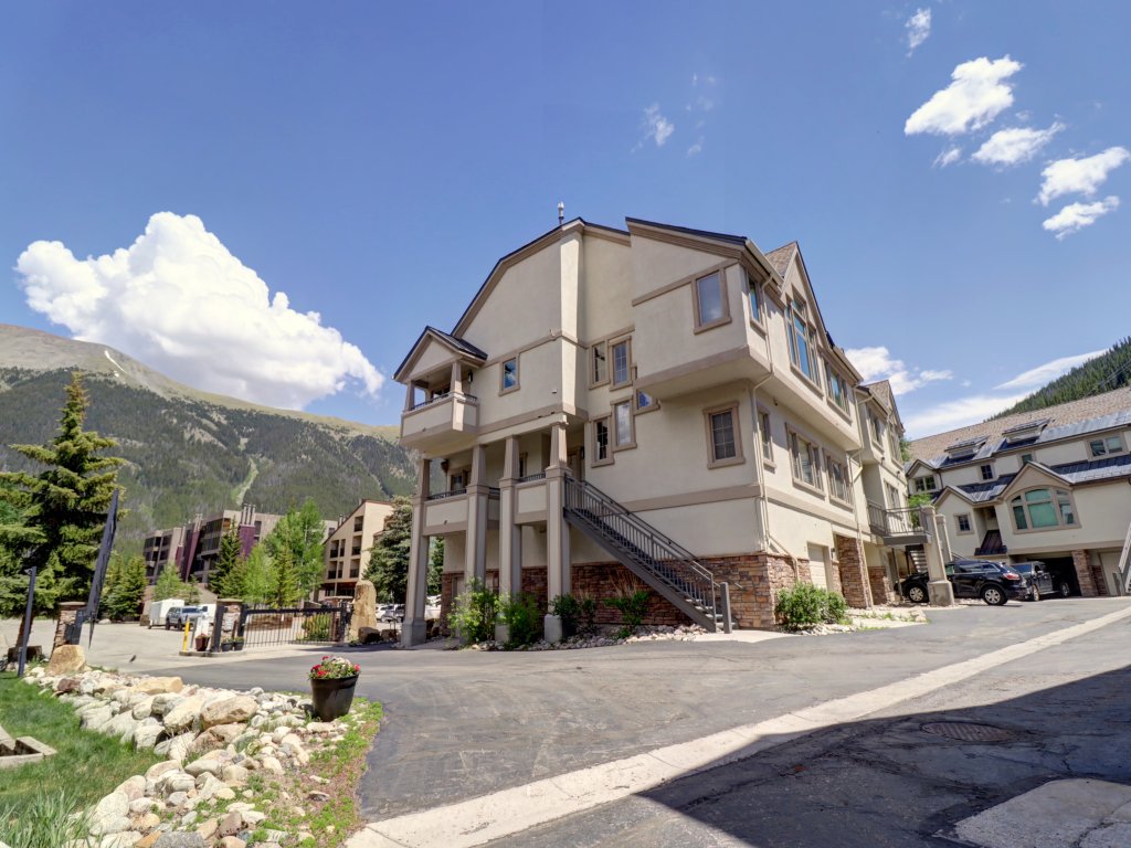 Newly Renovated, Slope-Side Walk-In Walk-Out, Top Floor, Views of Ten Mile Range - ER4 Vacation Rental in Copper Mountain - RedAwning