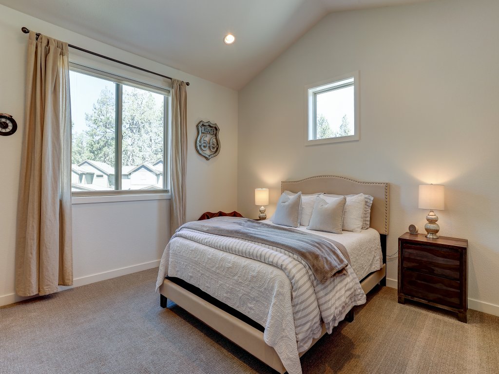 Outback Vacation Rental in Bend - RedAwning